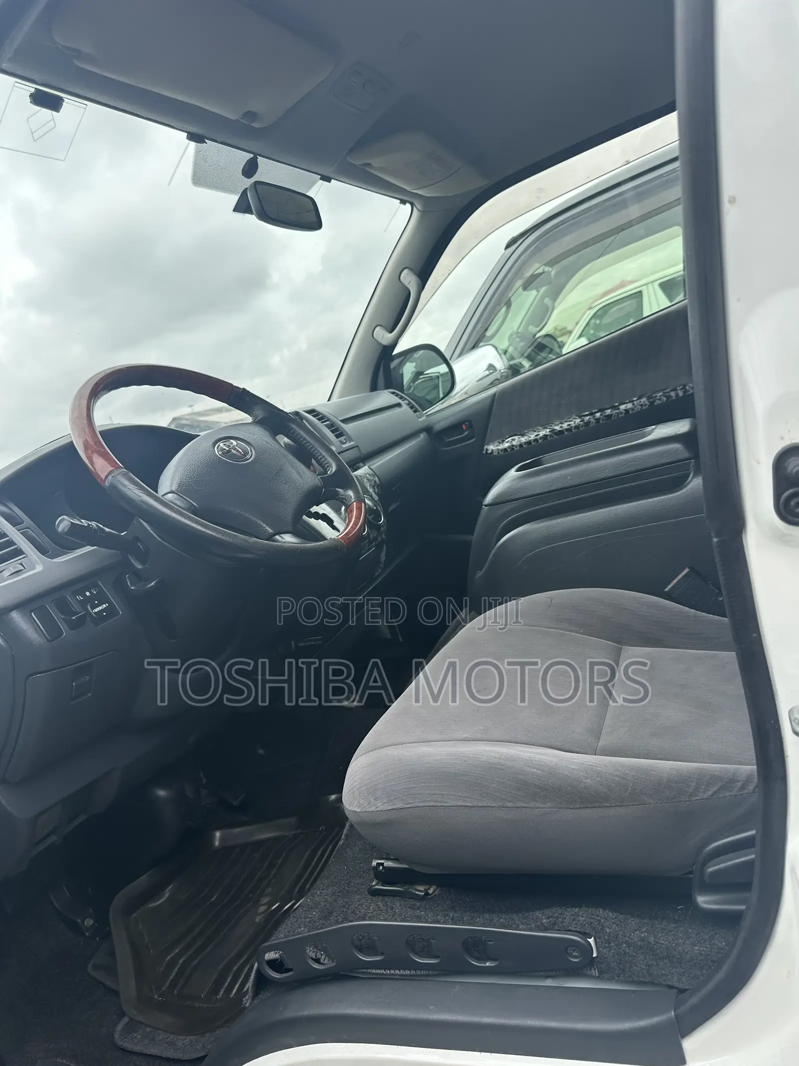 Toyota HiAce 2013 White