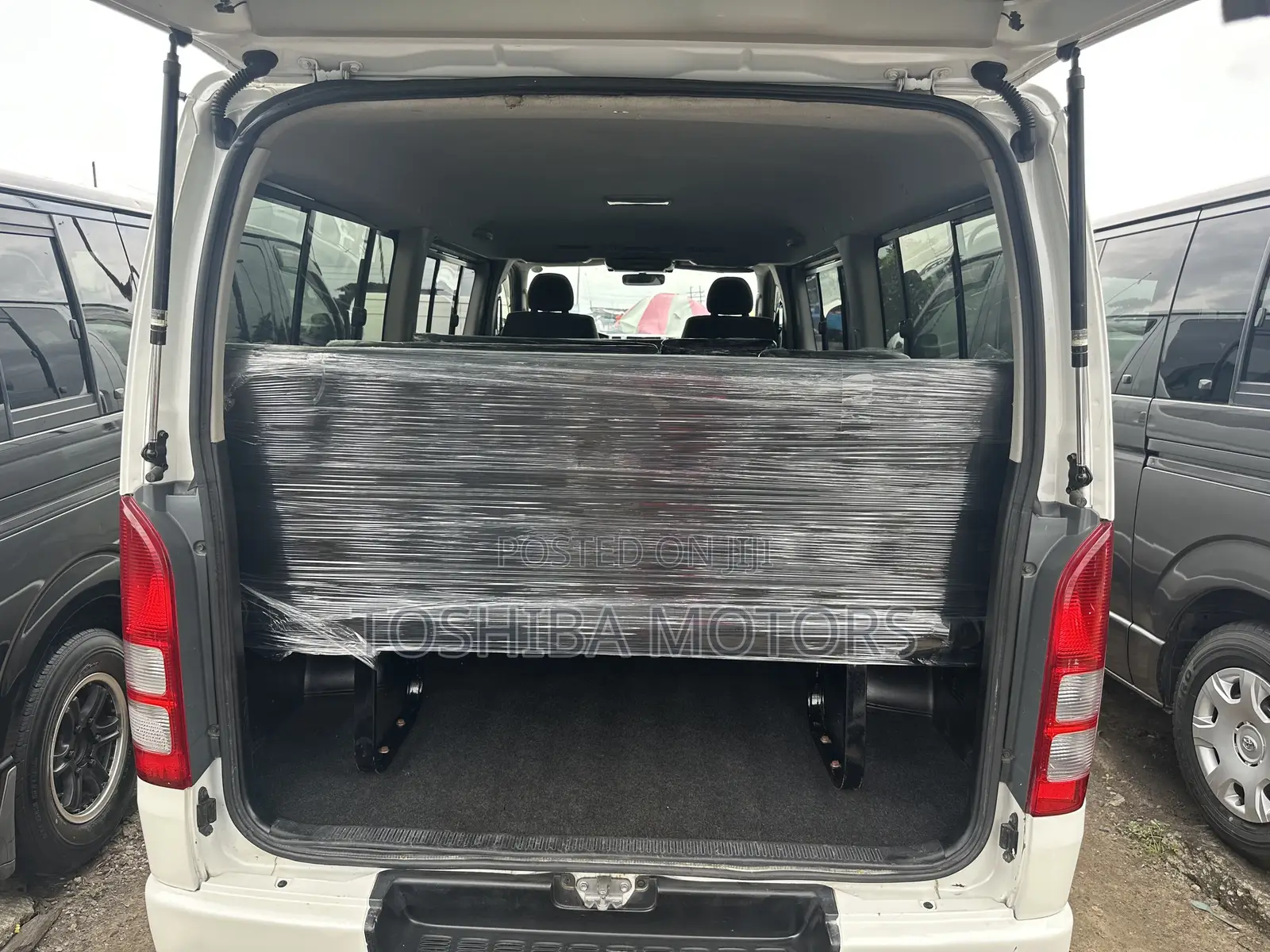Toyota HiAce 2013 White