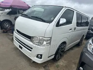 Toyota HiAce 2014 White