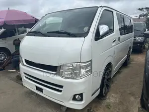 Toyota HiAce 2014 White