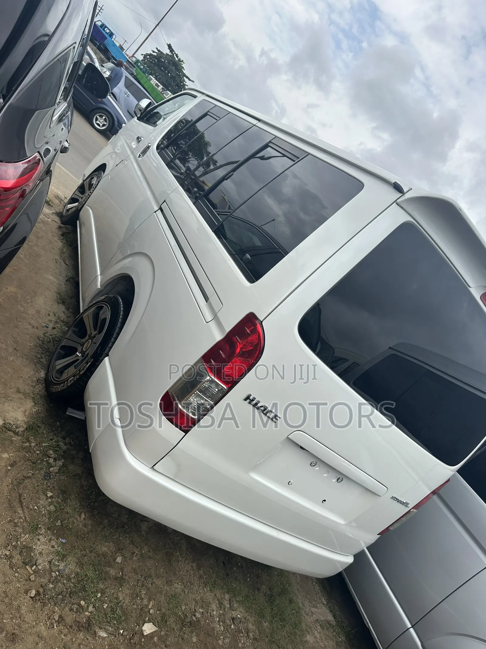 Toyota HiAce 2014 White