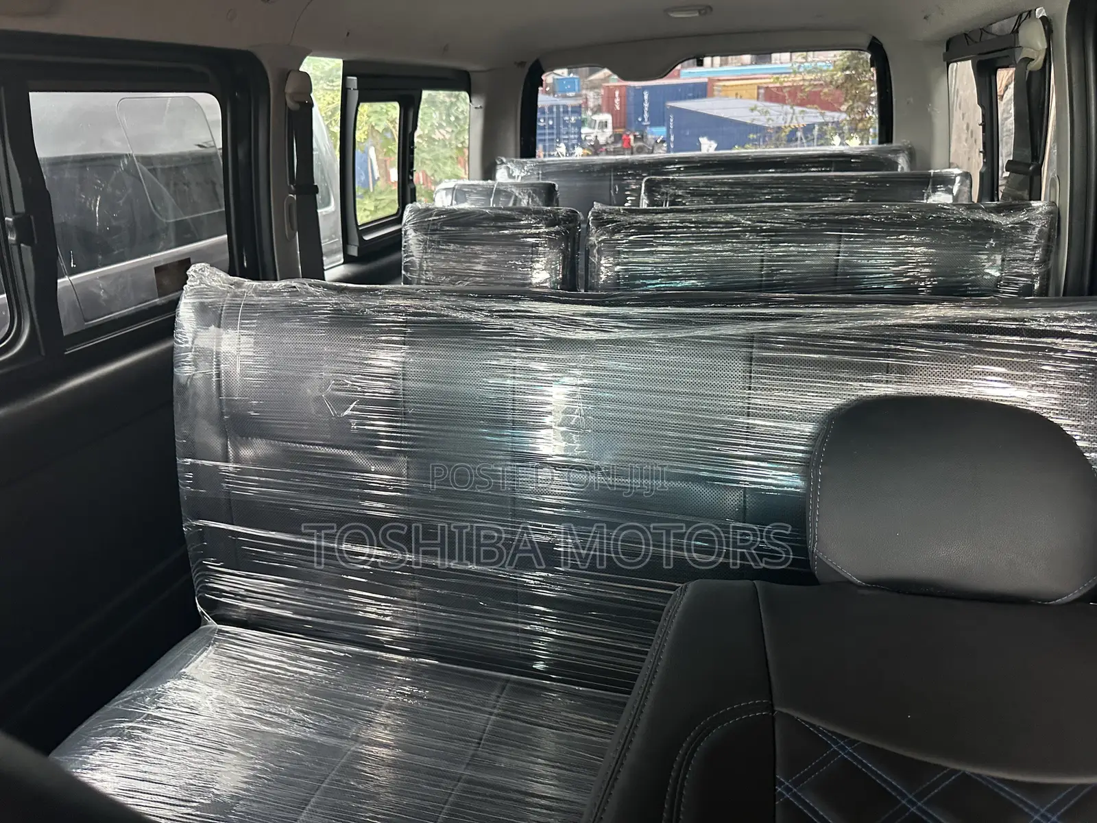Toyota HiAce 2015 Black