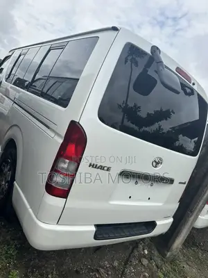 Toyota HiAce 2013 White