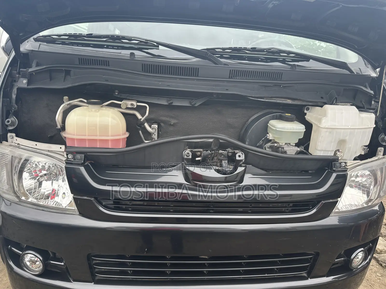 Toyota HiAce 2015 Black