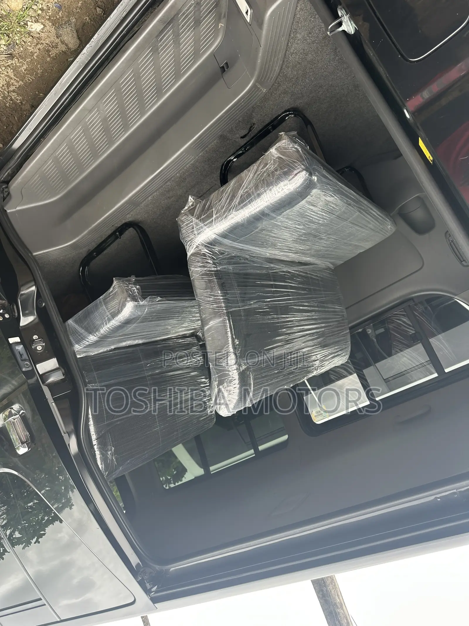 Toyota HiAce 2015 Black