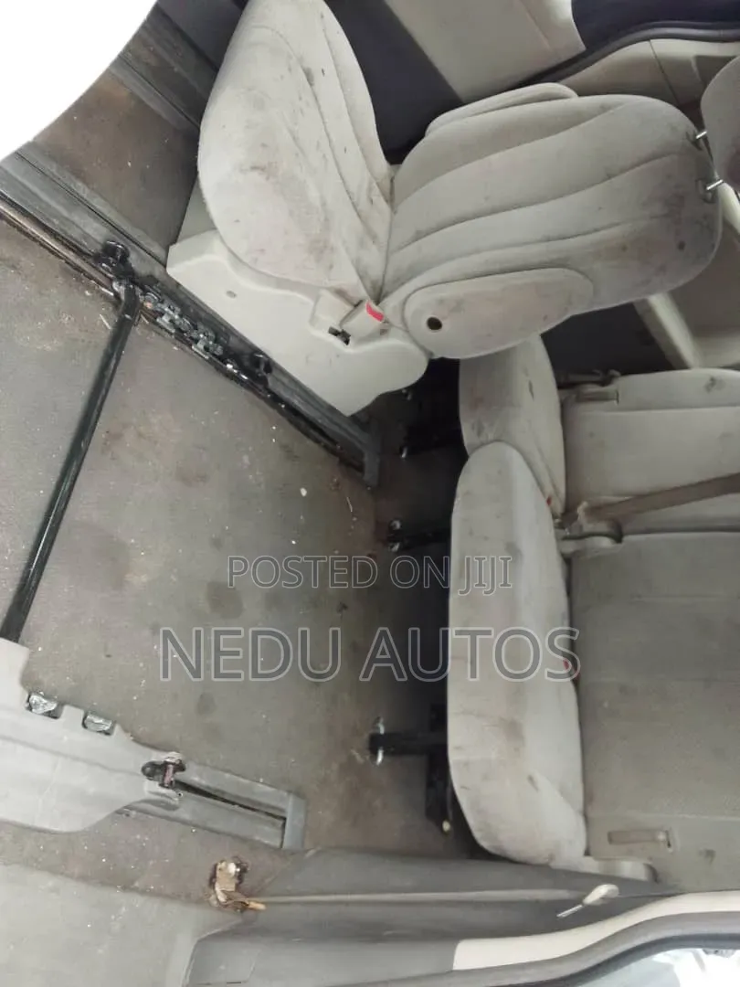 Toyota Sienna 2012 Silver