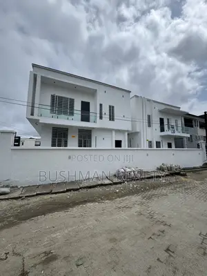 5bdrm Duplex in Ikota for sale