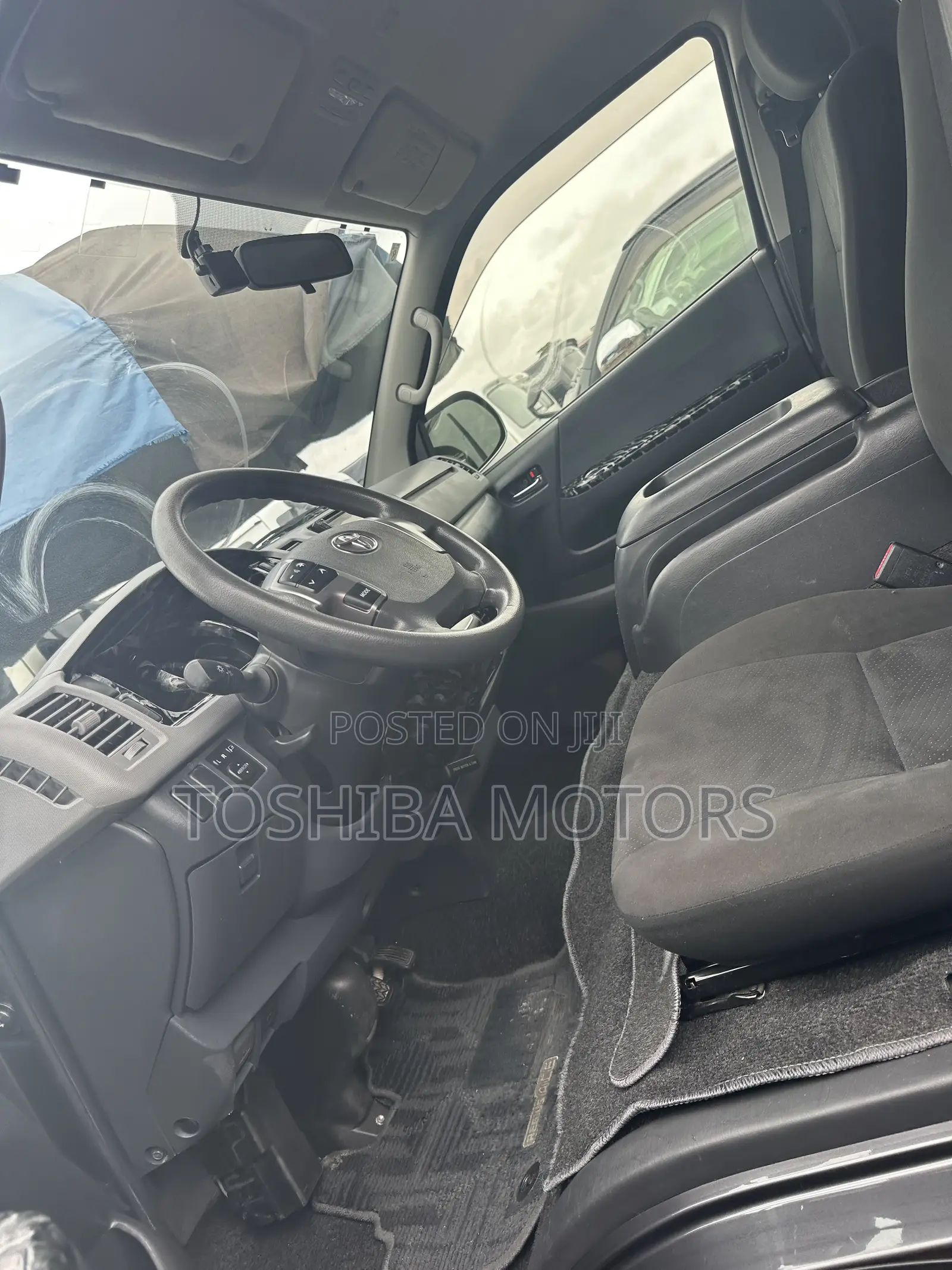 Toyota HiAce 2015 Black