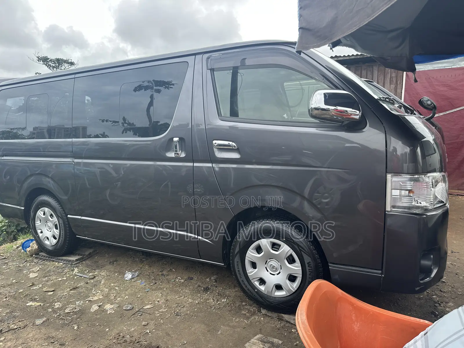 Toyota HiAce 2015 Black