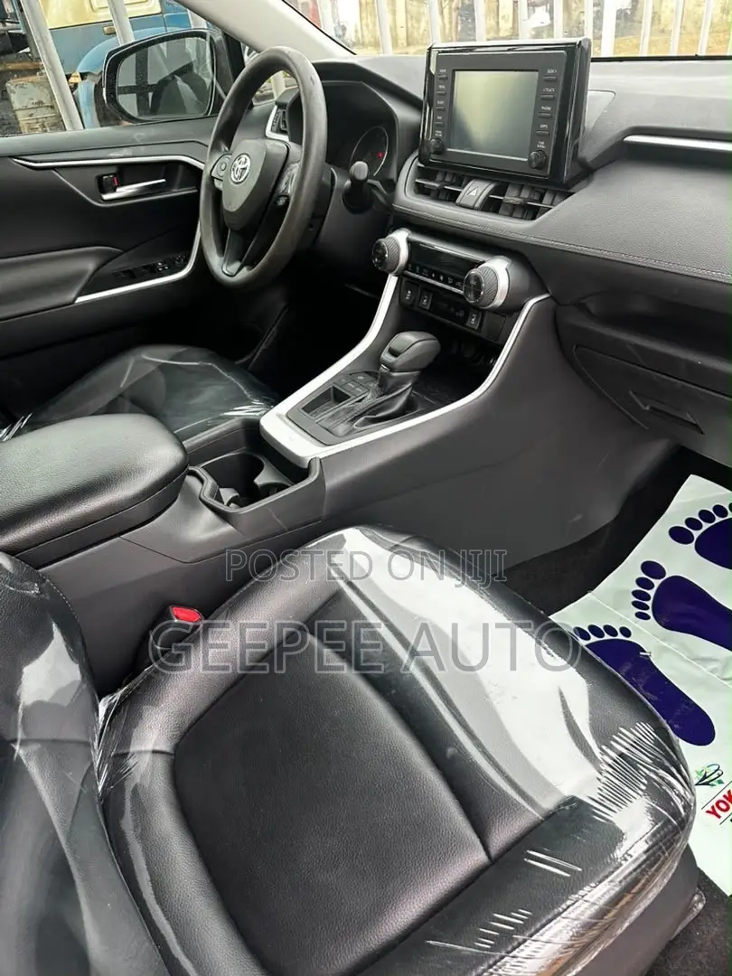 Toyota RAV4 XLE AWD 2019 Blue