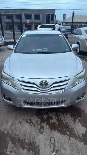 Toyota Camry LE 4dr Sedan (2.5L 4cyl 6A) 2011 Silver