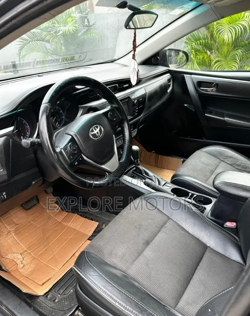 Toyota Corolla 2016 Black
