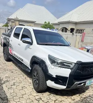 Toyota Hilux 2010 White