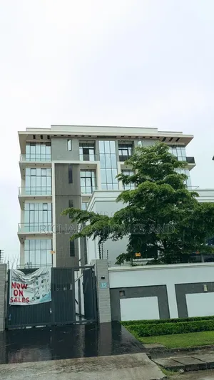 3bdrm Apartment in Lekki Phase 1 for rent