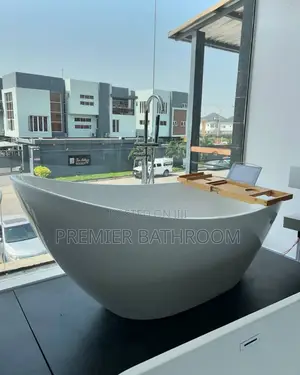 Executive Egg Shape Bath