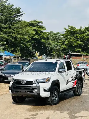 Toyota Hilux 2021 White