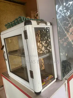 Display Show Glass