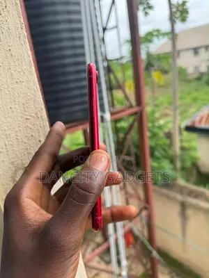 Apple iPhone XR 64 GB Red