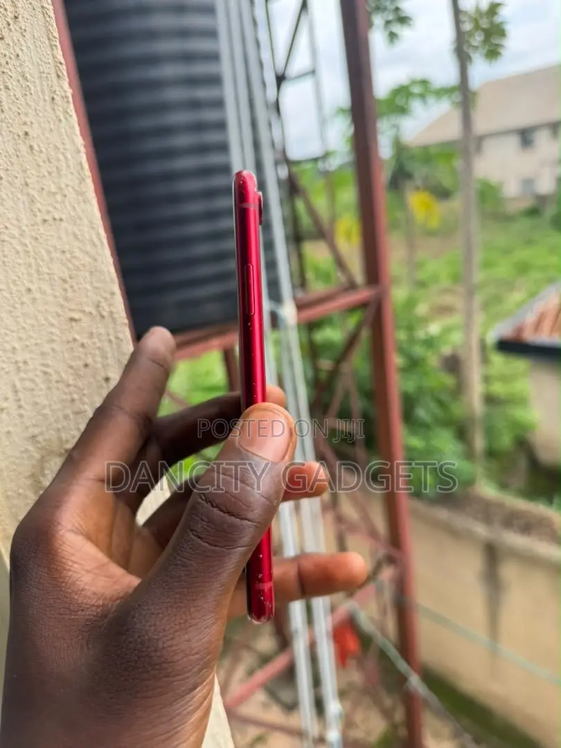 Apple iPhone XR 64 GB Red