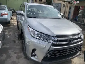 Toyota Highlander XLE V6 4x4 (3.5L 6cyl 6A) 2016 Silver