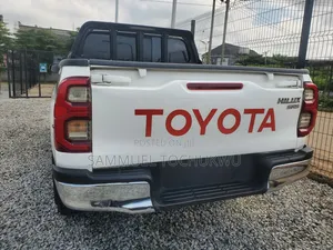 Toyota Hilux SR 2016 White
