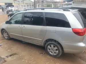 Toyota Sienna CE FWD (3.3L V6 5A) 2004 Silver