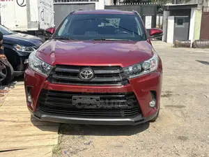 Toyota Highlander SE 4x4 V6 (3.5L 6cyl 8A) 2018 Maroon