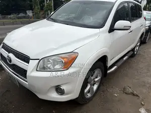 Toyota RAV4 2010 White