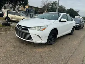 Toyota Camry LE 4dr Sedan (2.5L 4cyl 6A) 2015 White