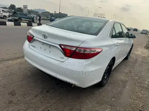 Toyota Camry LE 4dr Sedan (2.5L 4cyl 6A) 2015 White