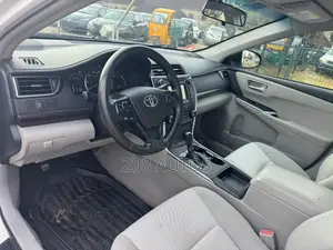 Toyota Camry LE 4dr Sedan (2.5L 4cyl 6A) 2015 White