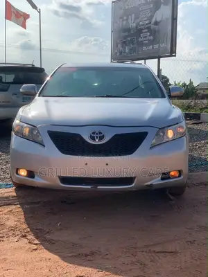 Toyota Camry XLE V6 4dr Sedan (3.5L 6cyl 6AM) 2009 Silver