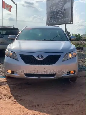 Toyota Camry XLE V6 4dr Sedan (3.5L 6cyl 6AM) 2009 Silver