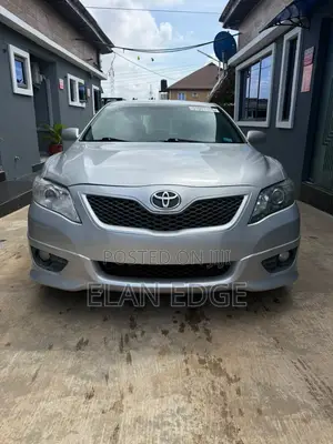 Toyota Camry SE 4dr Sedan (2.5L 4cyl 6A) 2011 Silver