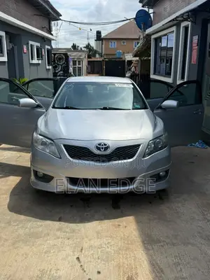 Toyota Camry SE 4dr Sedan (2.5L 4cyl 6A) 2011 Silver