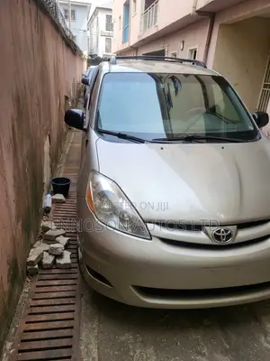 Toyota Sienna CE 7 Passenger 2010 Brown