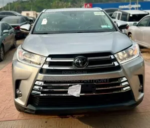 Toyota Highlander XLE 2019 Silver