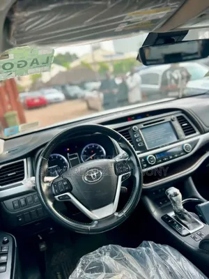 Toyota Highlander XLE 2019 Silver