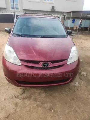 Toyota Sienna 2009 Red