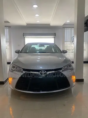 Toyota Camry SE 4dr Sedan (2.5L 4cyl 6A) 2016 Silver