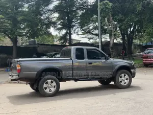 Toyota Tacoma 2000 Gray