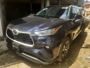 Toyota Highlander 2021 Blue