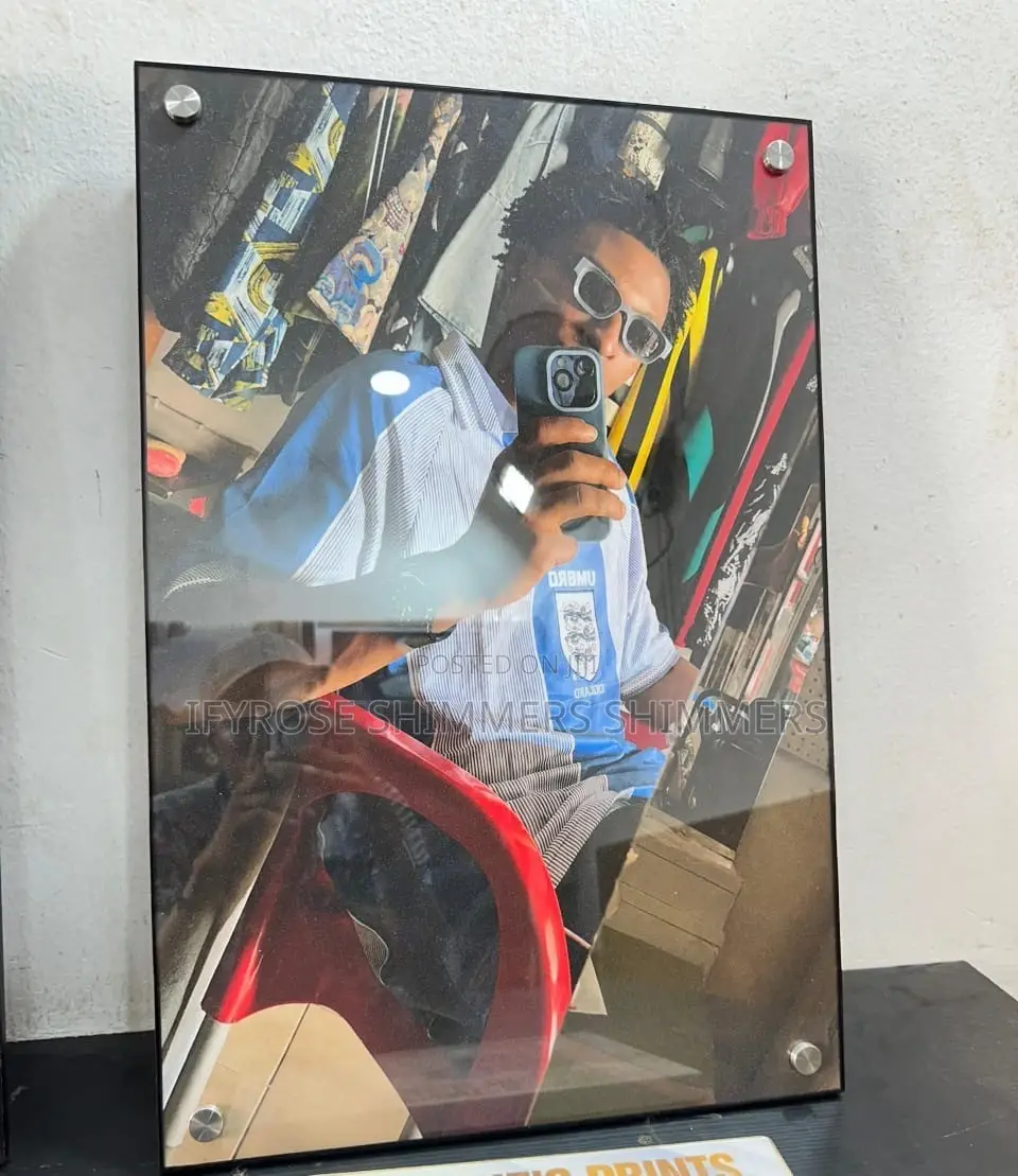 Frameless Frame