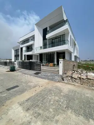6bdrm Duplex in Chevron for sale