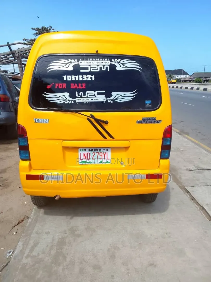 Suzuki Every 2010 Yellow