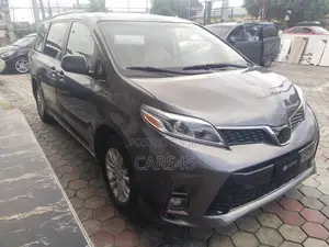 Toyota Sienna 2012 Gray