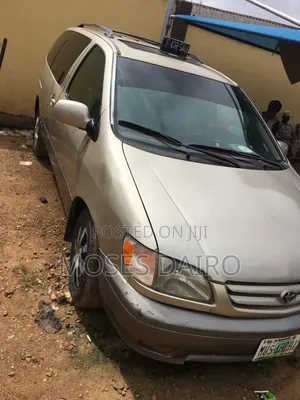 Toyota Sienna 2002 Silver