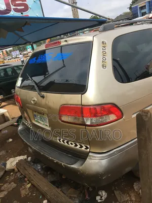 Toyota Sienna 2002 Silver