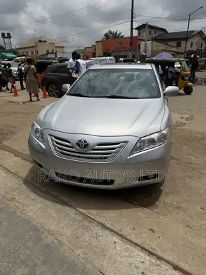Toyota Camry XLE 4dr Sedan (2.4L 4cyl 5A) 2009 Silver