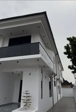 5bdrm Duplex in Oshimili South for sale